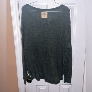 Hollister Knit Top / Lightly worn / No tears or stains / Size Large